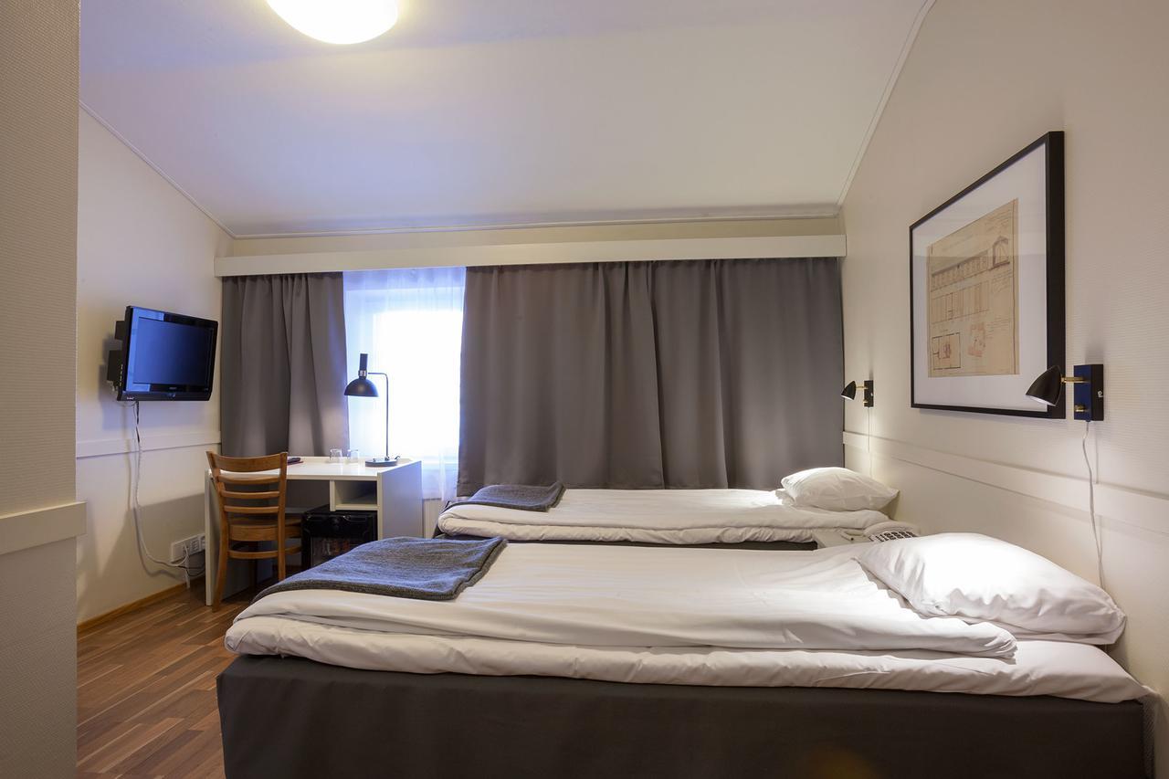 Pietarsaaren Kaupunginhotelli Jakobstad Esterno foto