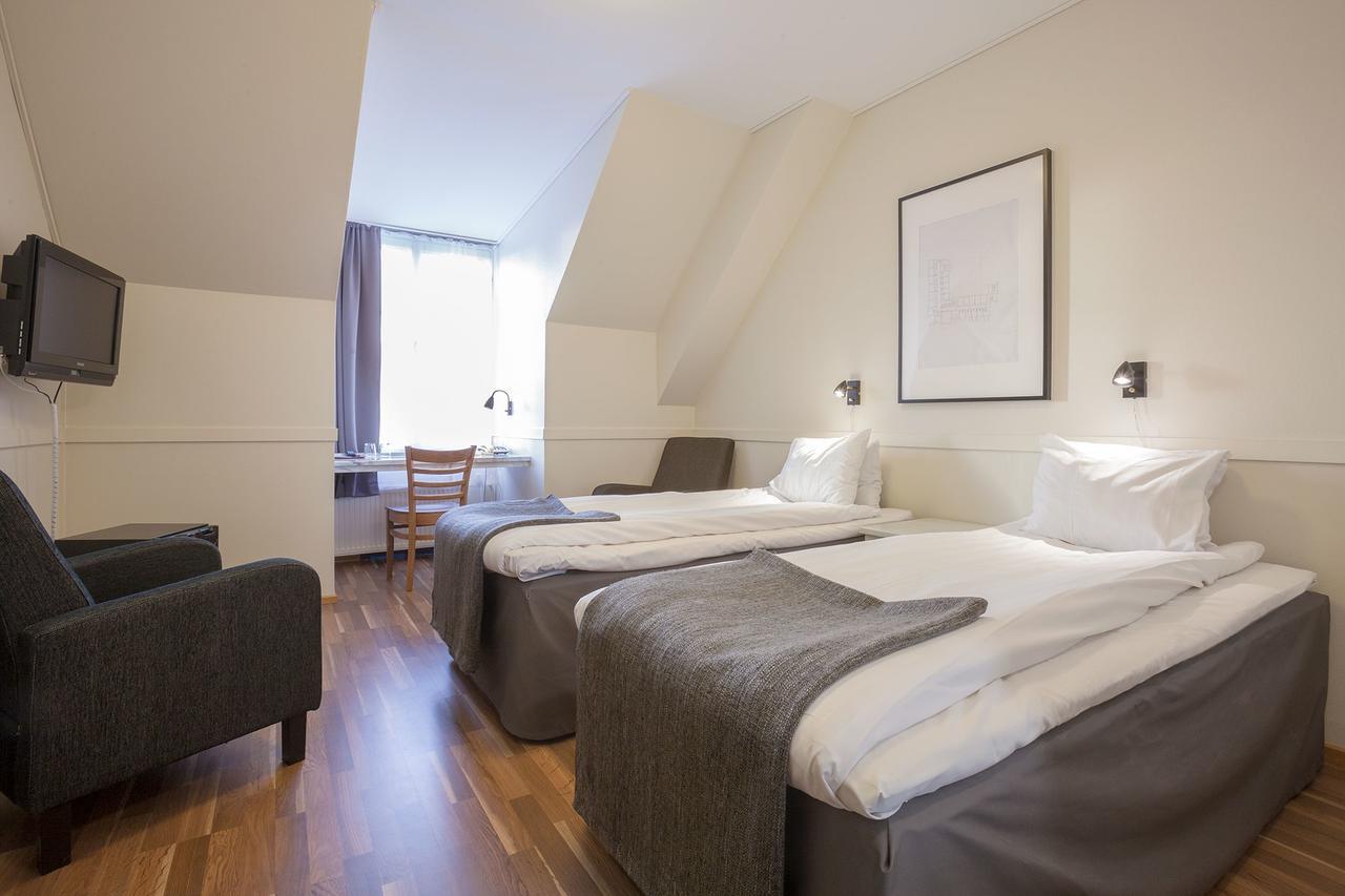 Pietarsaaren Kaupunginhotelli Jakobstad Esterno foto