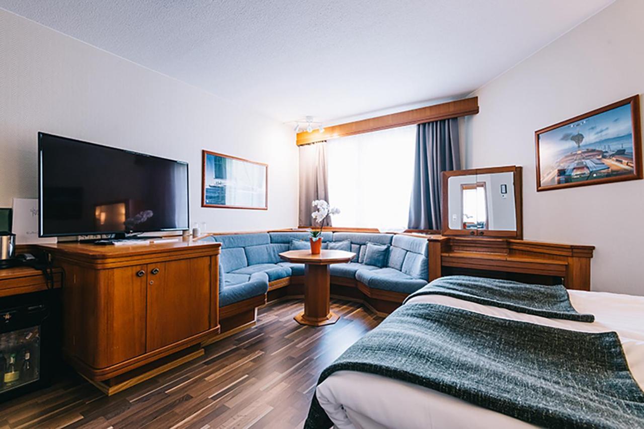 Pietarsaaren Kaupunginhotelli Jakobstad Esterno foto